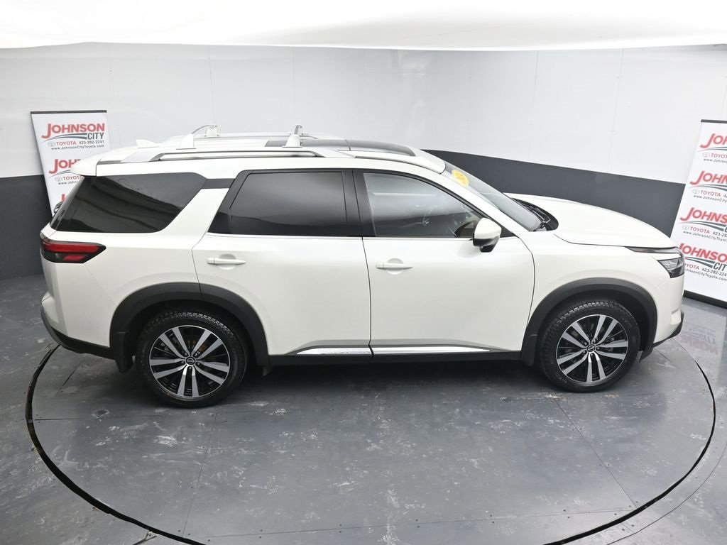 Used 2024 Nissan Pathfinder Platinum w/ Cargo Package image 34