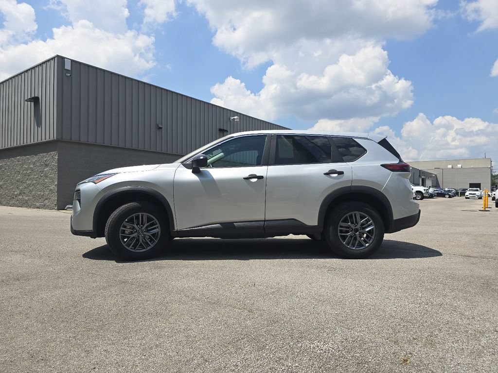 Used 2024 Nissan Rogue S AWD/4WD image 11