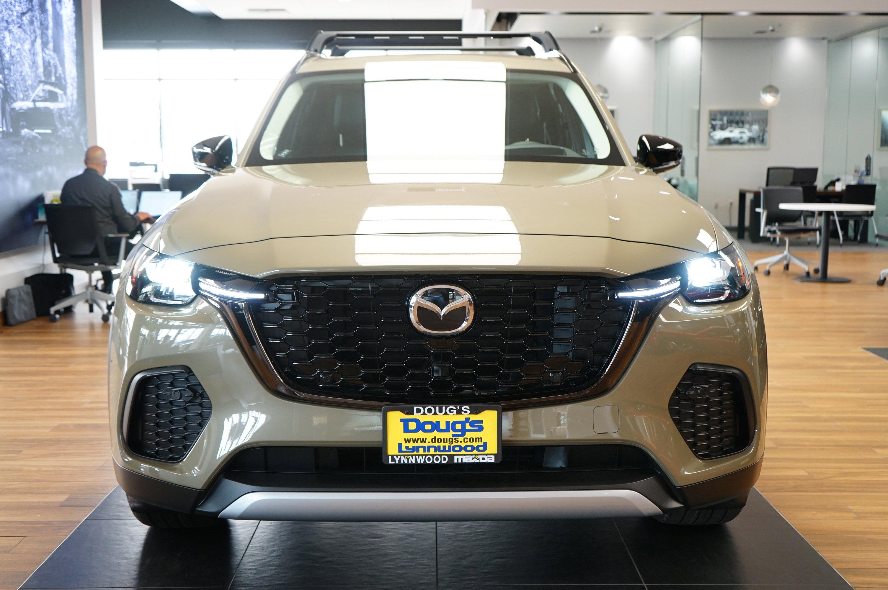 New 2025 MAZDA CX-70 Plug-In Hybrid w/ Premium Pkg image 2