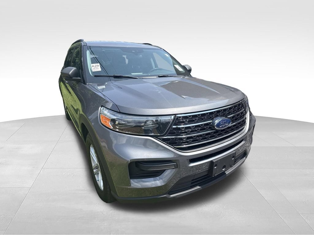 Used 2021 Ford Explorer XLT AWD/4WD image 3