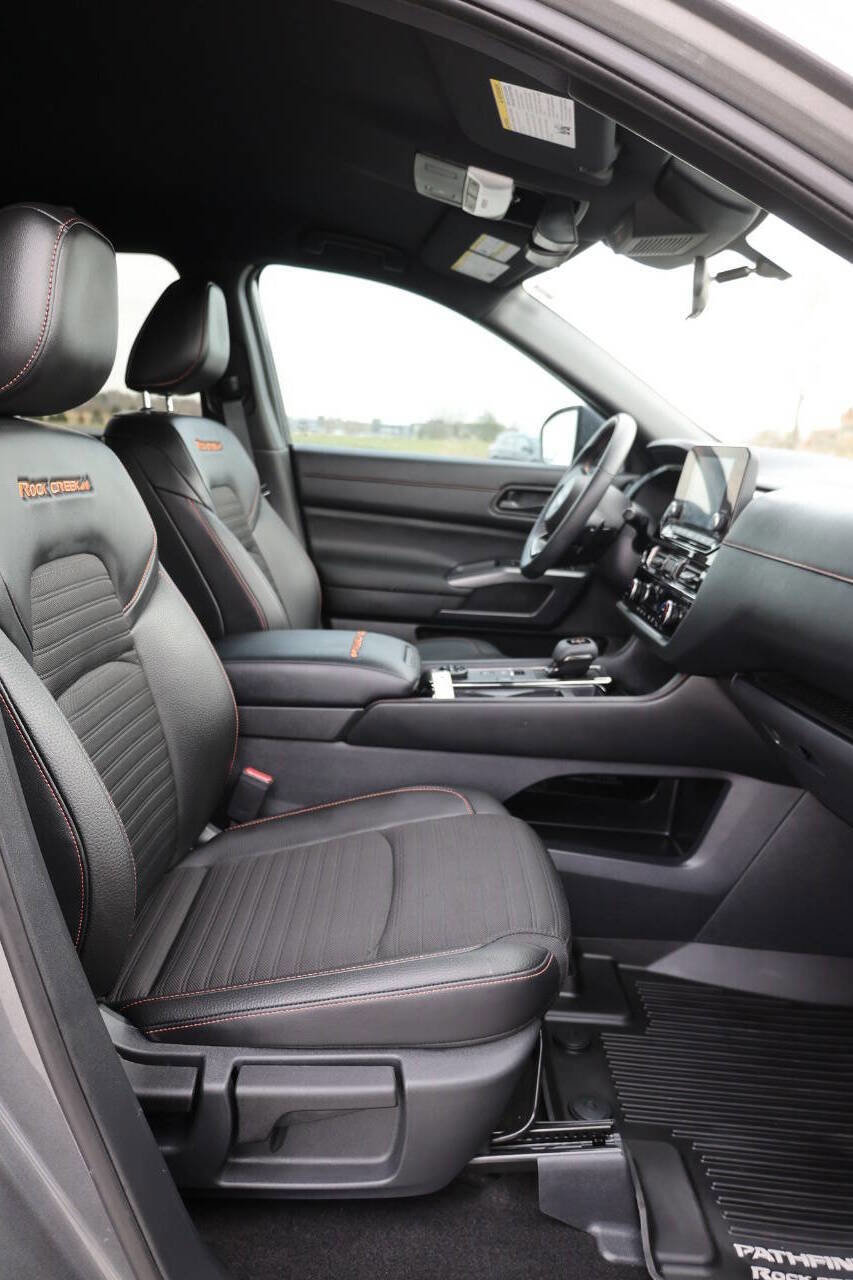 Used 2025 Nissan Pathfinder Rock Creek image 15