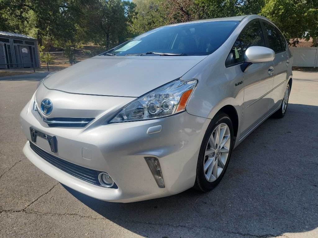 Used 2014 Toyota Prius V Five FWD image 3