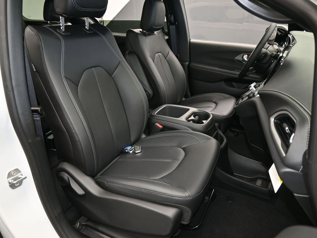 New 2026 Chrysler Pacifica Select FWD image 43
