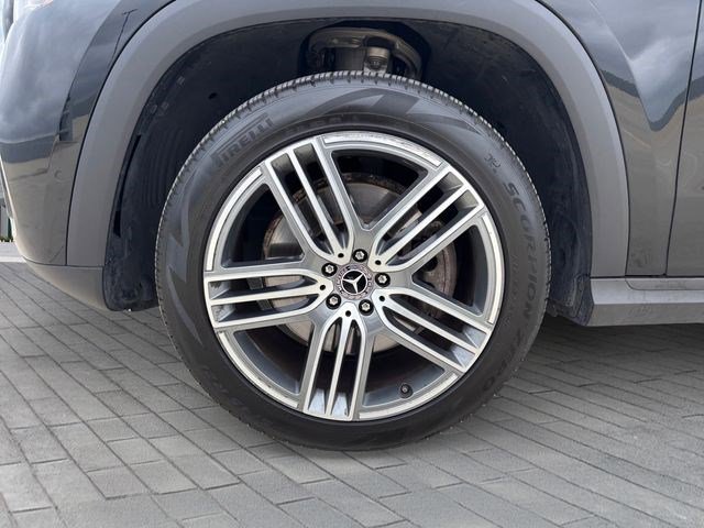 Used 2025 Mercedes-Benz GLS 450 4MATIC image 9