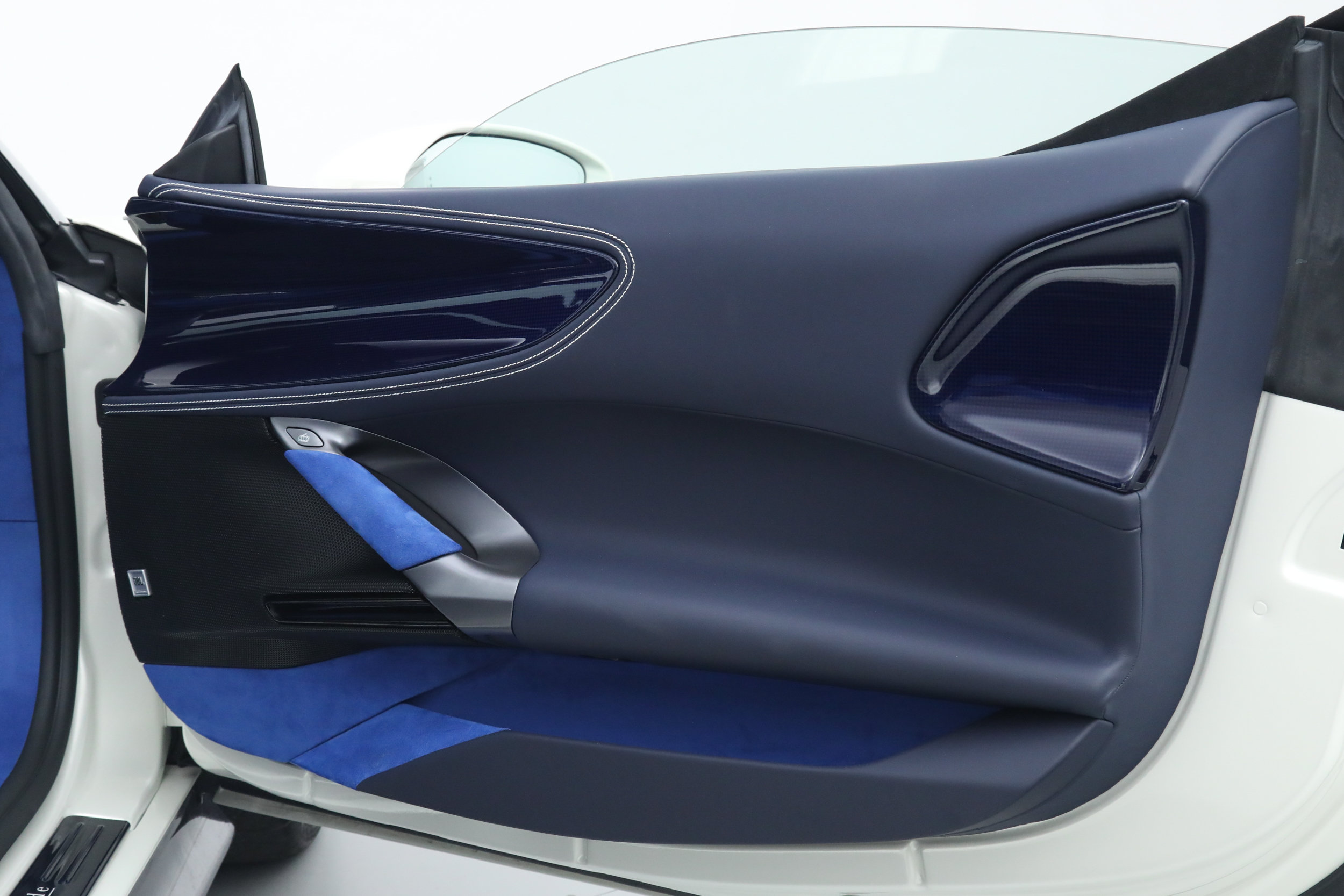 Certified 2022 Ferrari SF90 Spider AWD/4WD image 19