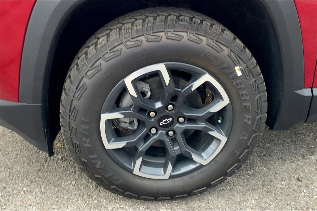 New 2026 Chevrolet Equinox ACTIV w/ Convenience Package III image 13