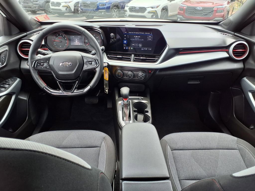 Used 2024 Chevrolet Trax RS FWD image 2