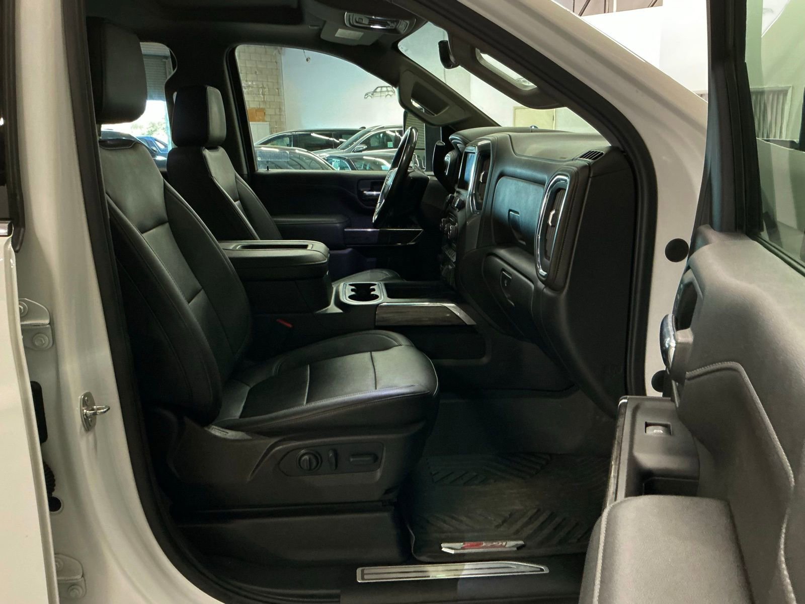 Used 2022 Chevrolet Silverado 2500 LTZ w/ LTZ Premium Package image 12