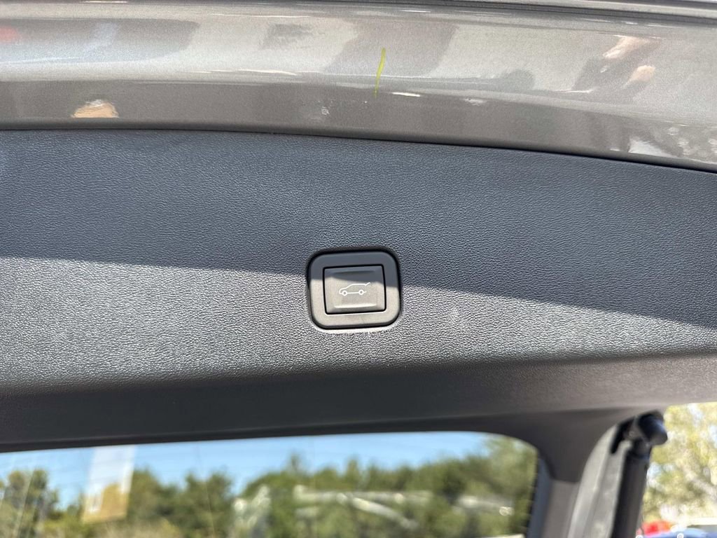 New 2026 Cadillac Optiq Luxury 2 image 12