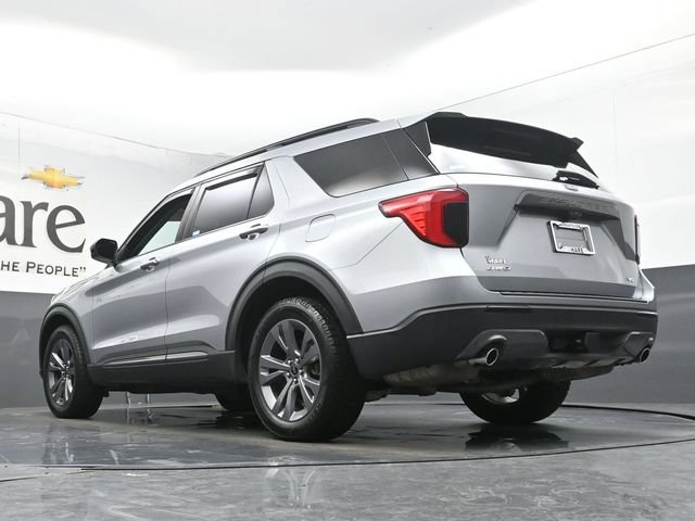 Used 2022 Ford Explorer XLT w/ Equipment Group 202A AWD/4WD image 5