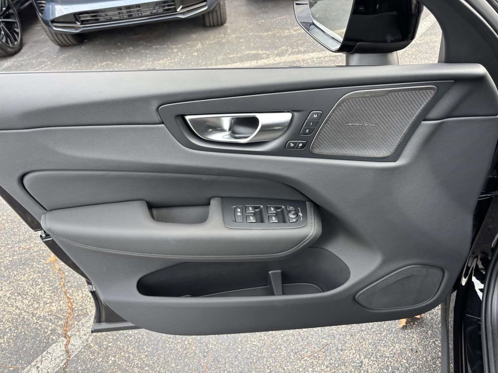 New 2026 Volvo XC60 B5 Ultra w/ Protection Package Premier image 11