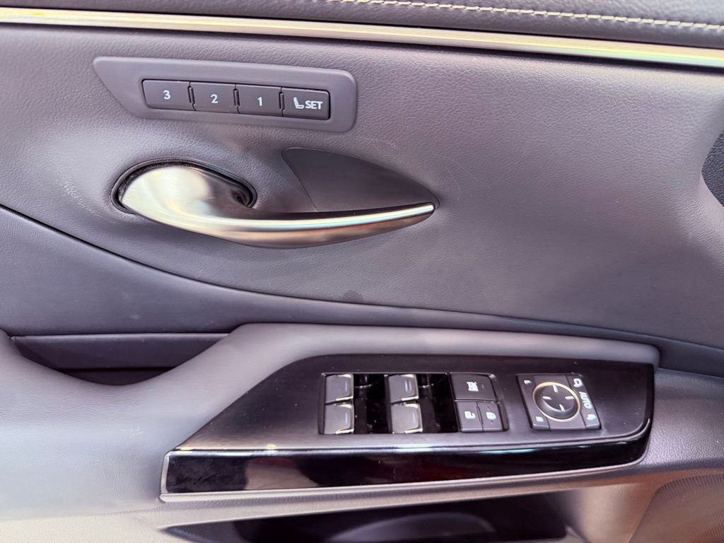 Certified 2022 Lexus ES 350 F Sport w/ Accessory Package 2 image 17