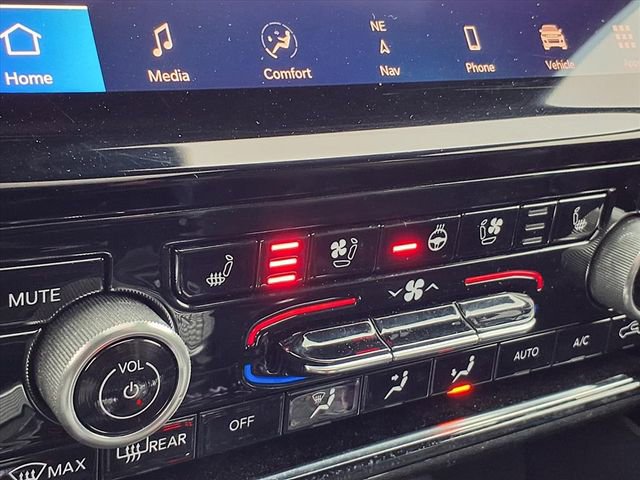 Used 2022 Jeep Grand Cherokee Overland w/ Advanced Protech Group III image 5