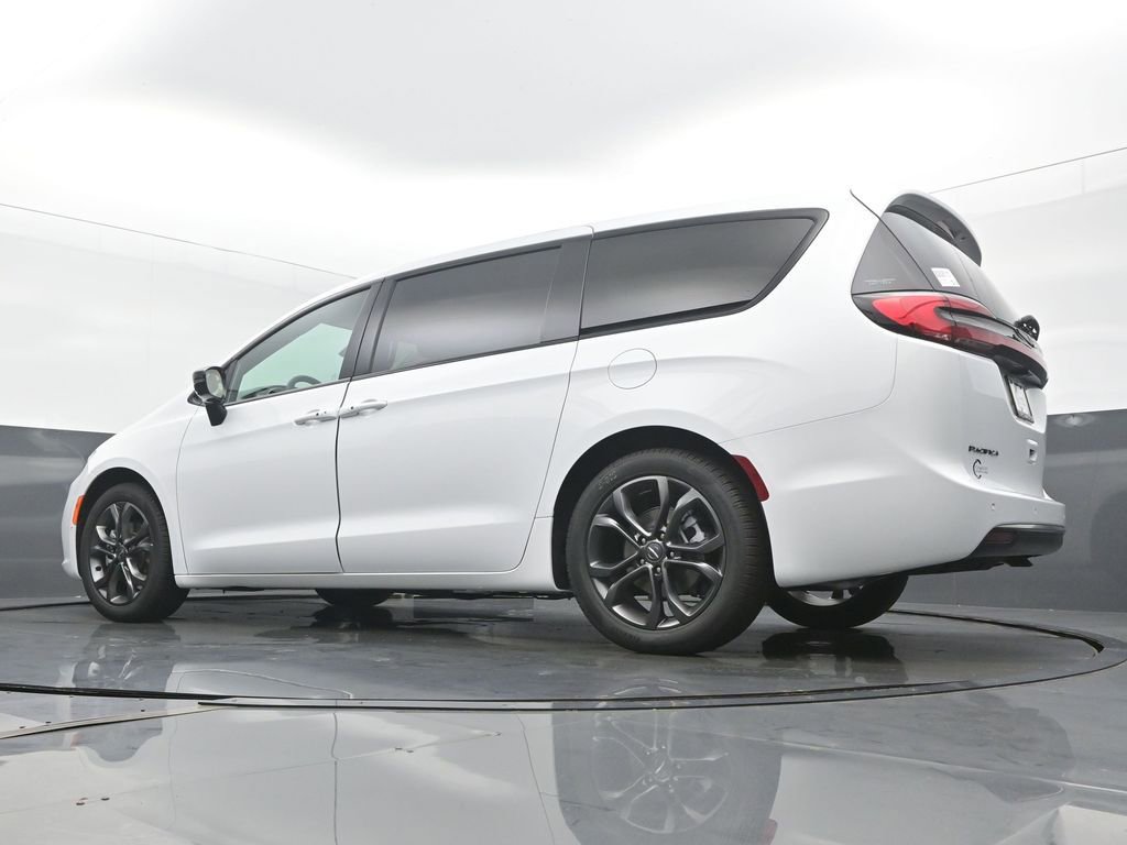 New 2026 Chrysler Pacifica Select image 48