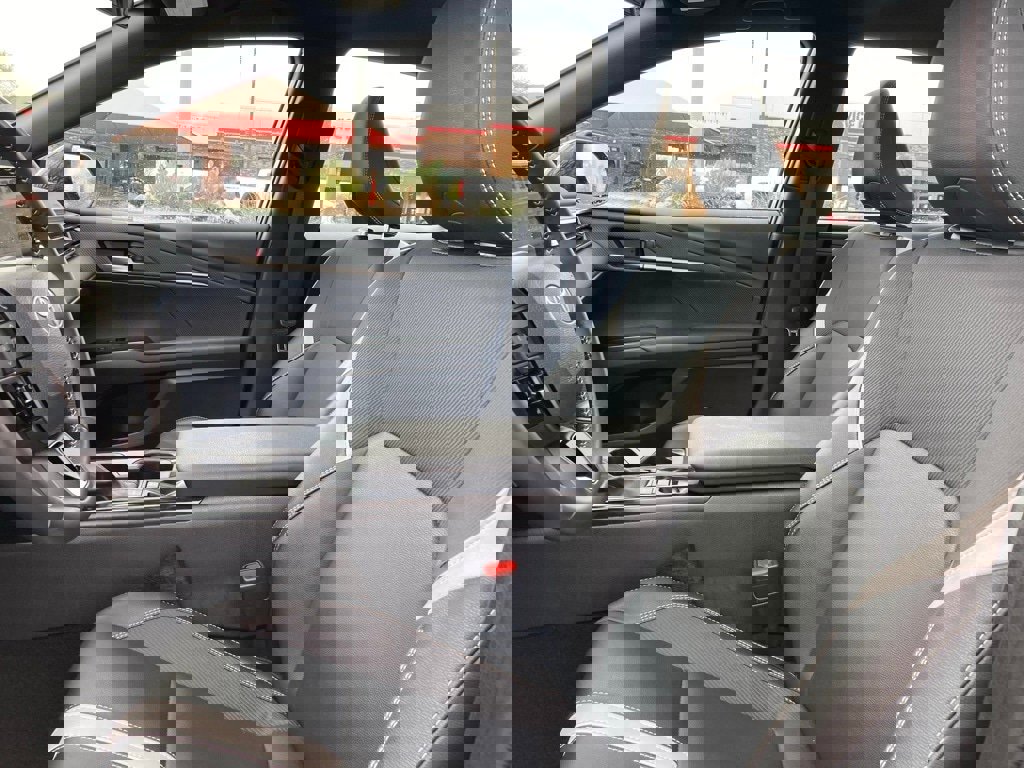 Used 2025 Toyota Camry SE image 8