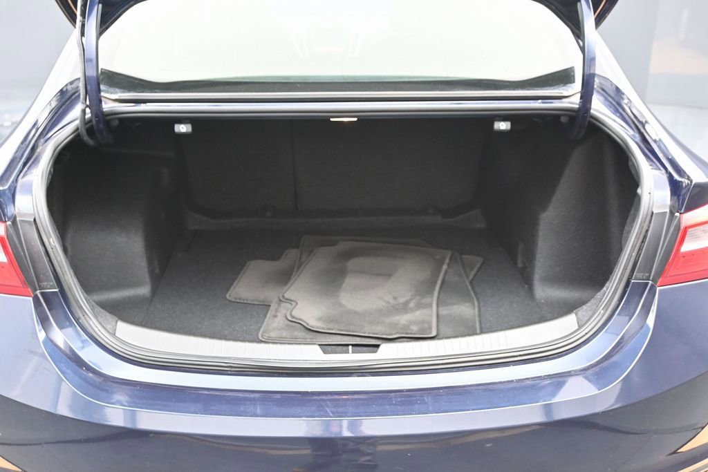 Used 2018 Chevrolet Malibu LT image 16