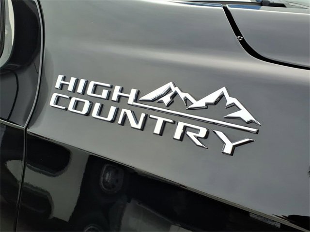 Used 2024 Chevrolet Suburban High Country w/ Advanced Technology Package image 24