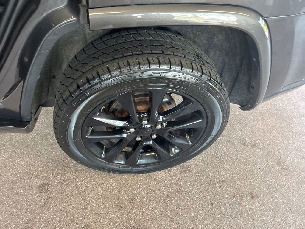Used 2020 Jeep Grand Cherokee Altitude AWD/4WD image 11