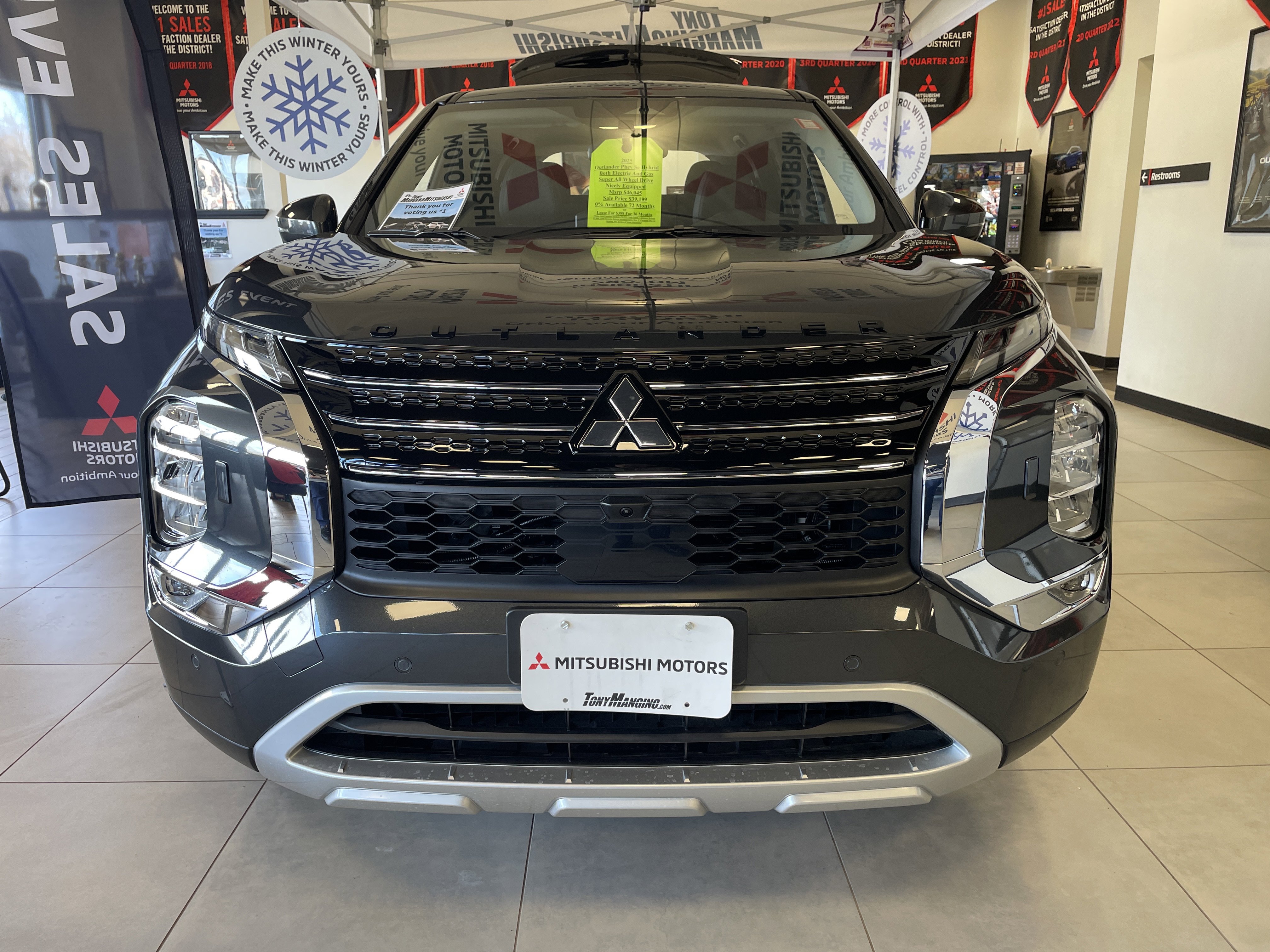 New 2025 Mitsubishi Outlander SE image 3