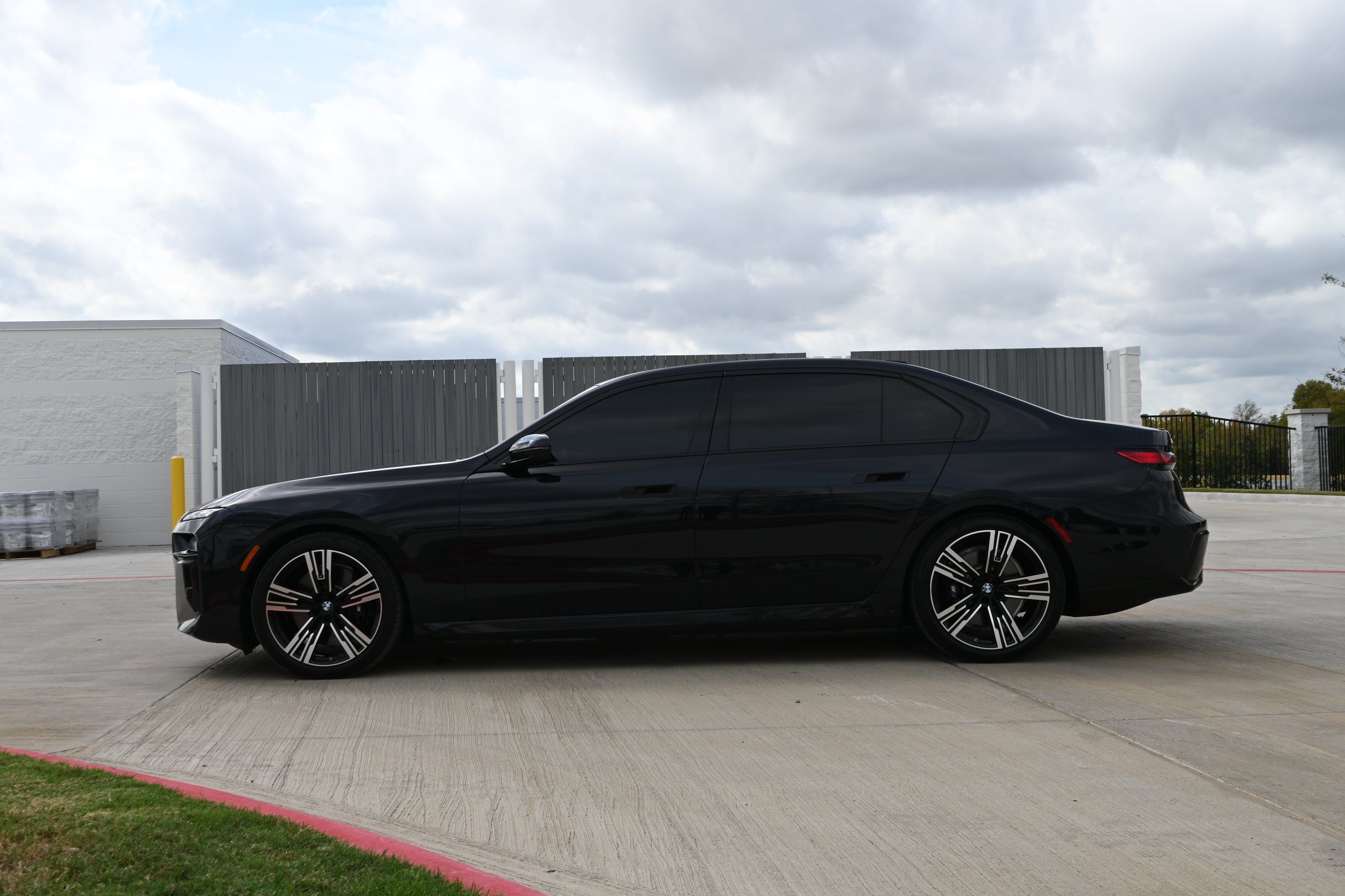 Certified 2024 BMW i7 xDrive60 w/ Executive Package AWD/4WD image 6