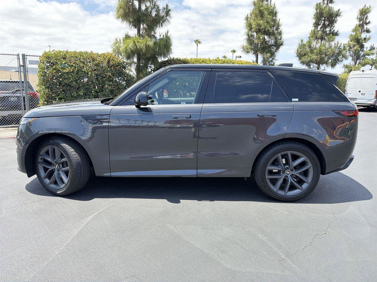 Used 2023 Land Rover Range Rover Sport SE Dynamic AWD/4WD image 3
