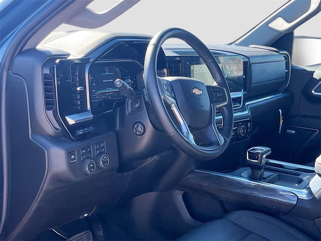 Used 2024 Chevrolet Silverado 1500 LTZ w/ LTZ Premium Package image 9