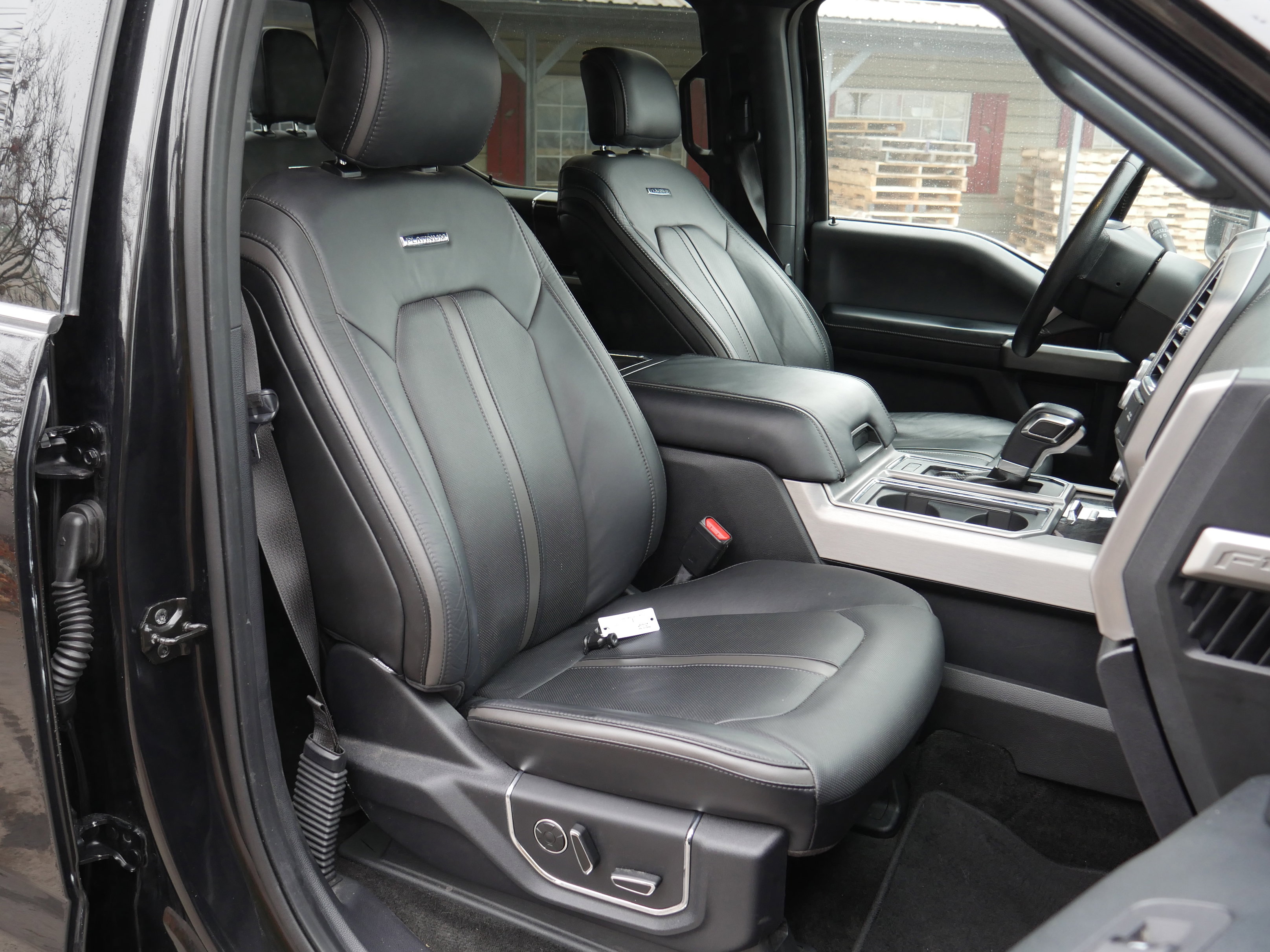 Used 2015 Ford F150 Platinum w/ Equipment Group 701A Luxury image 30