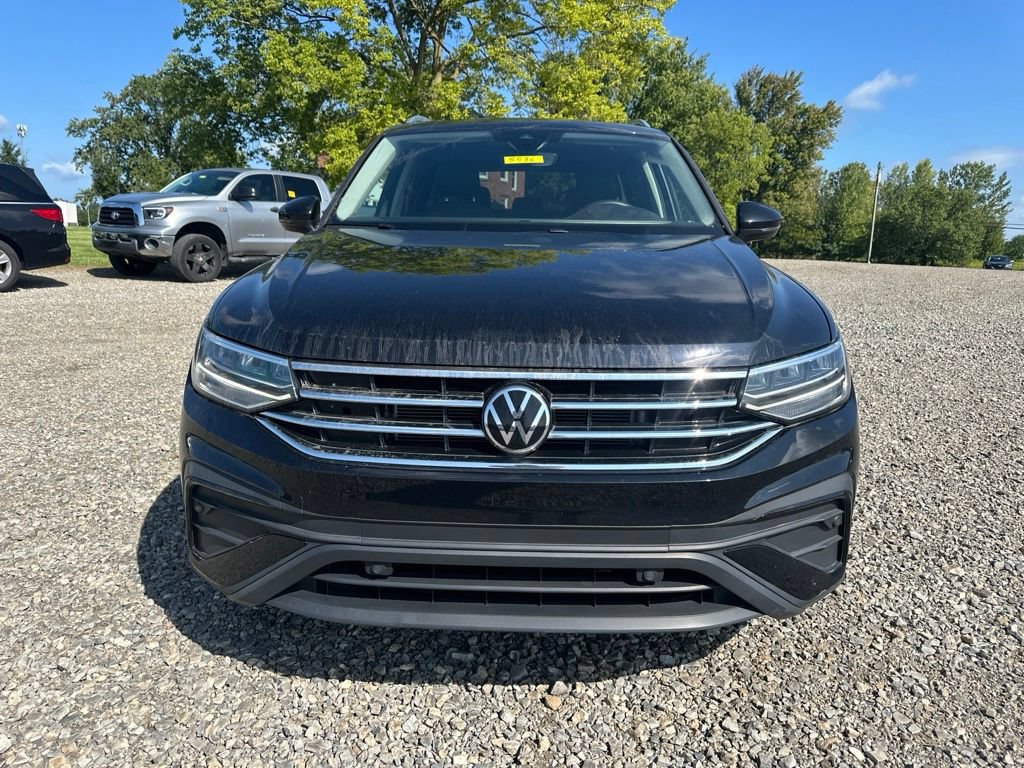 Used 2023 Volkswagen Tiguan SE AWD/4WD image 2