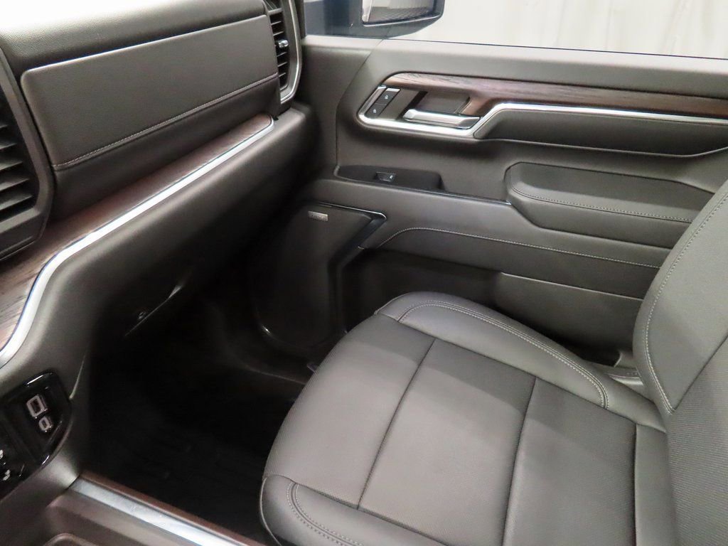 Used 2024 GMC Sierra 2500 SLT w/ SLT Premium Package image 29