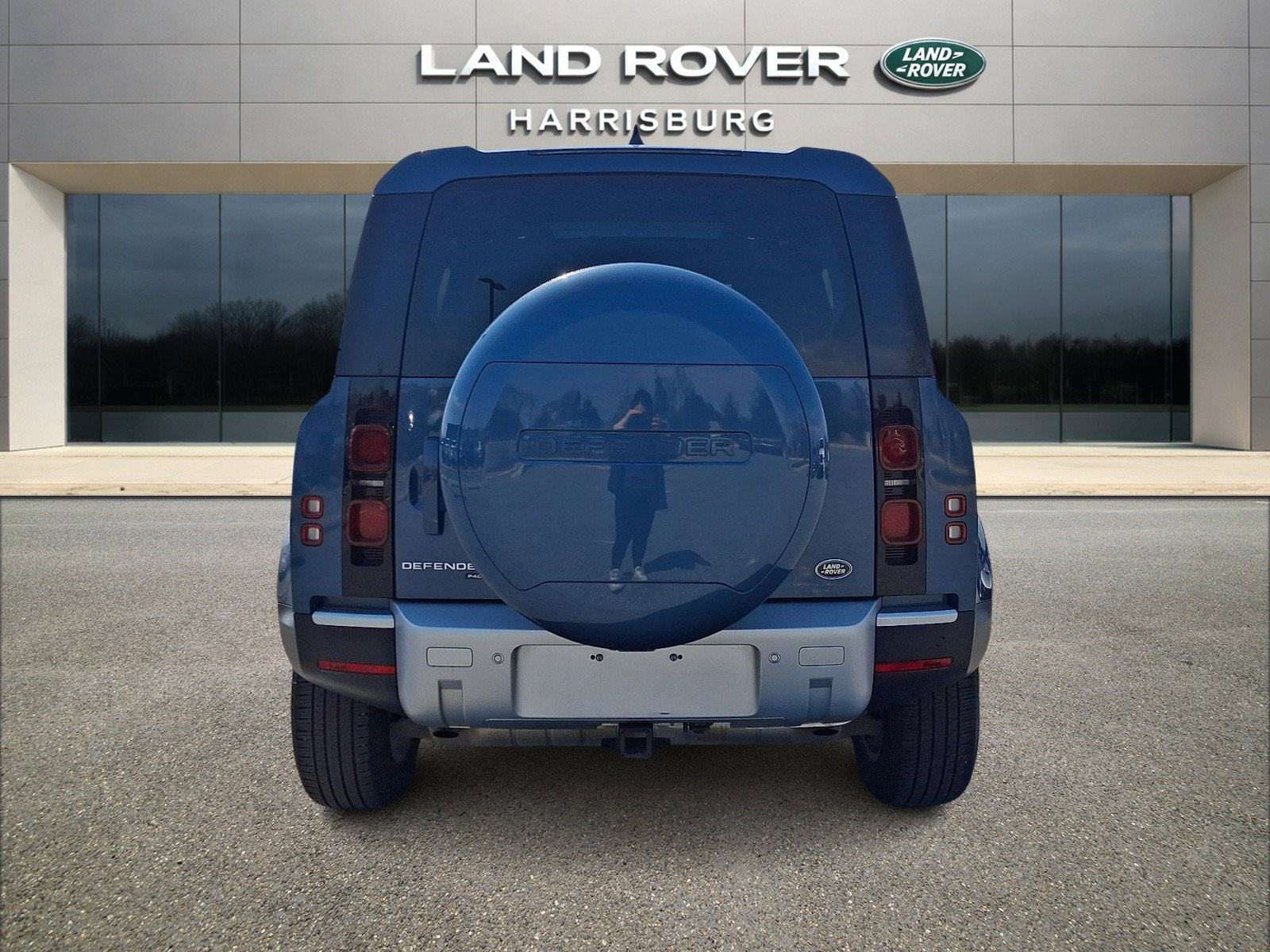 Used 2023 Land Rover Defender 110 SE image 3