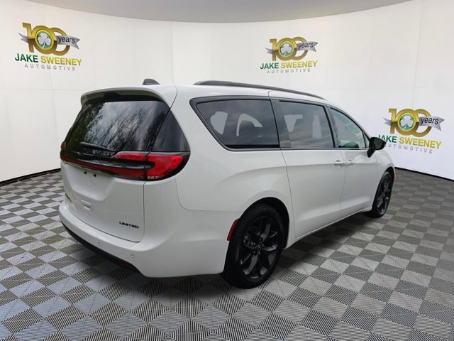 Used 2025 Chrysler Pacifica Limited FWD image 10