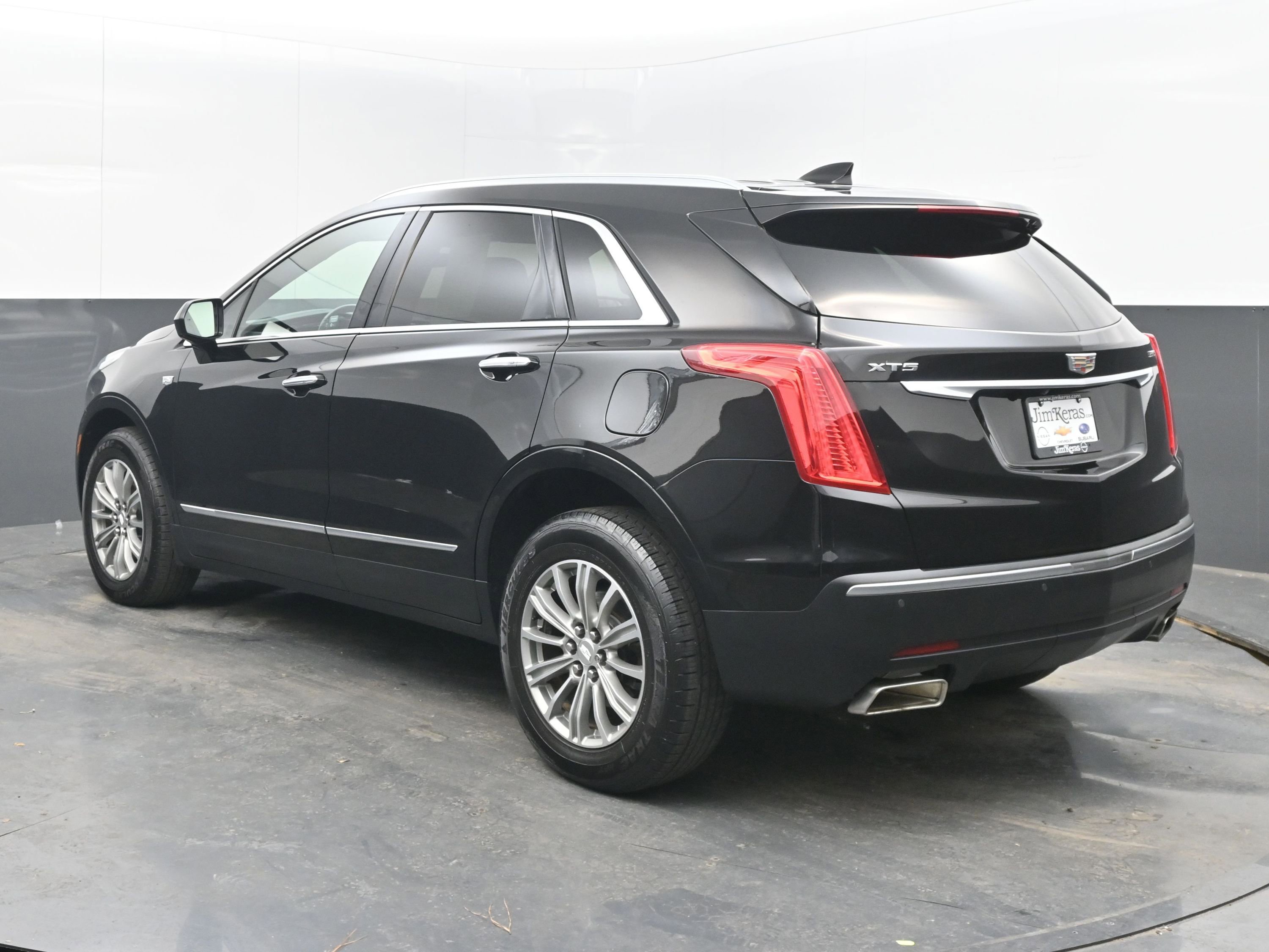 Used 2018 Cadillac XT5 Luxury w/ Driver Awareness Package image 6
