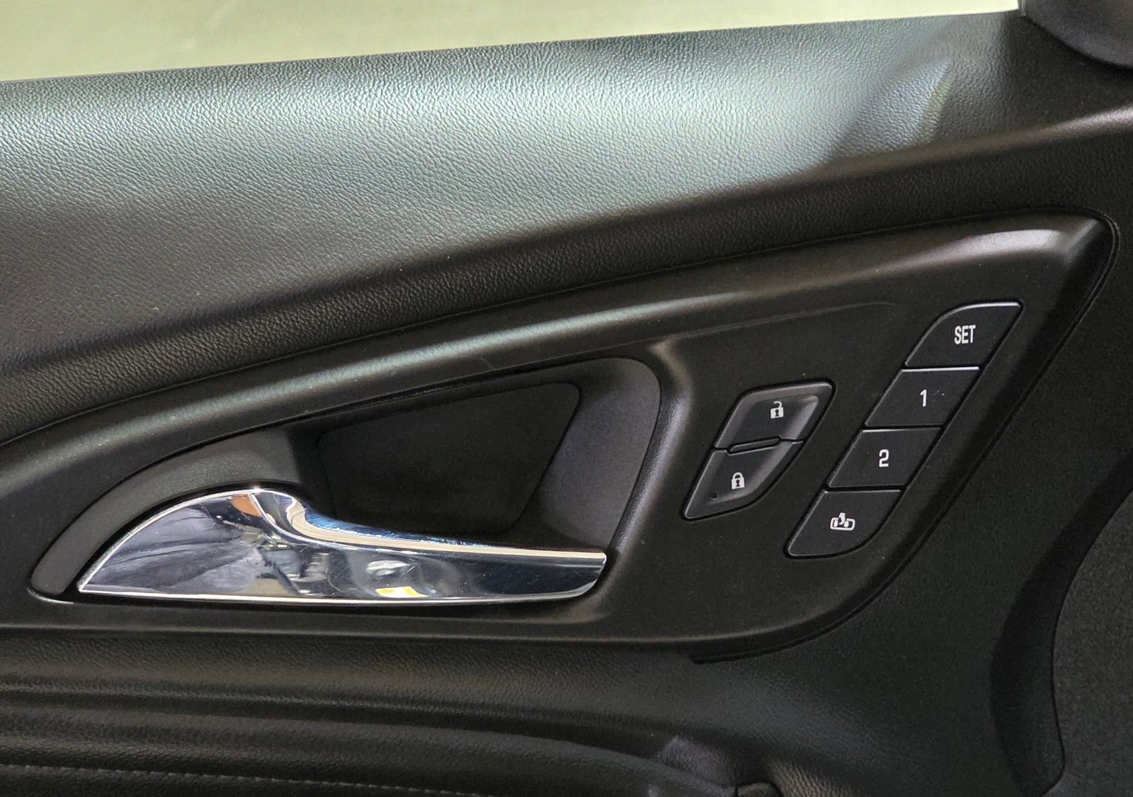 Used 2017 Chevrolet Malibu Premier w/ Premier Sun and Wheel Package FWD image 22