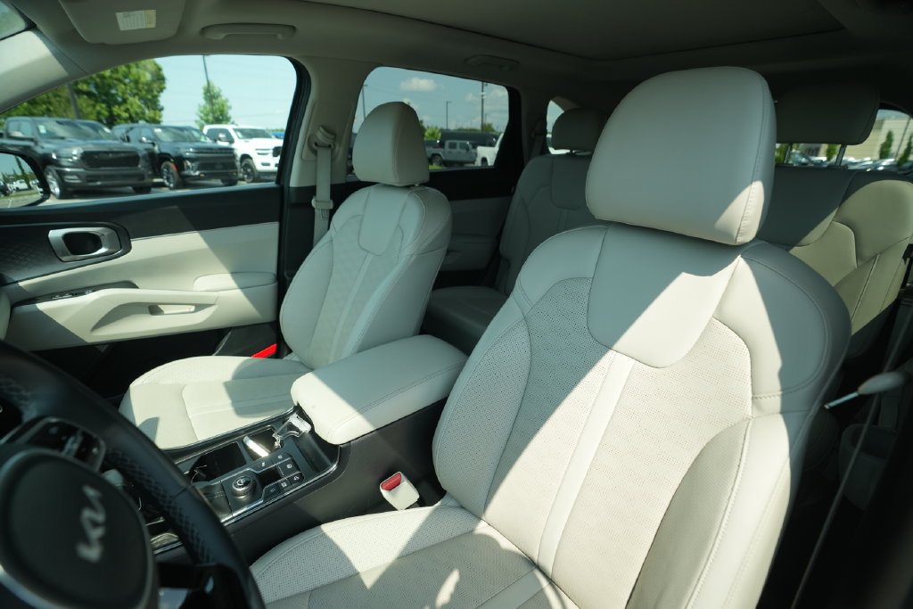 Used 2025 Kia Sorento S w/ Panoramic Sunroof Package FWD image 43