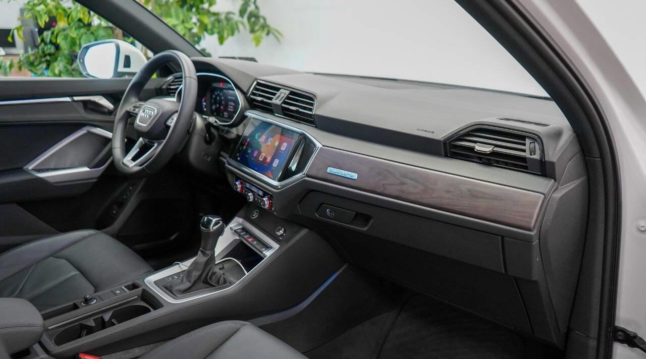 Used 2024 Audi Q3 2.0T Premium Plus w/ Premium Plus Package image 57