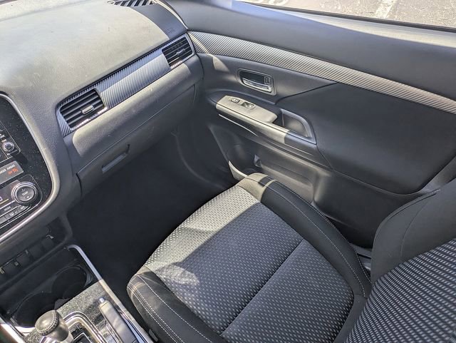 Used 2017 Mitsubishi Outlander ES image 17