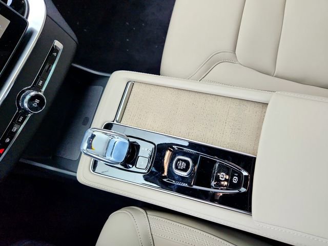 New 2026 Volvo XC90 B6 Core image 26