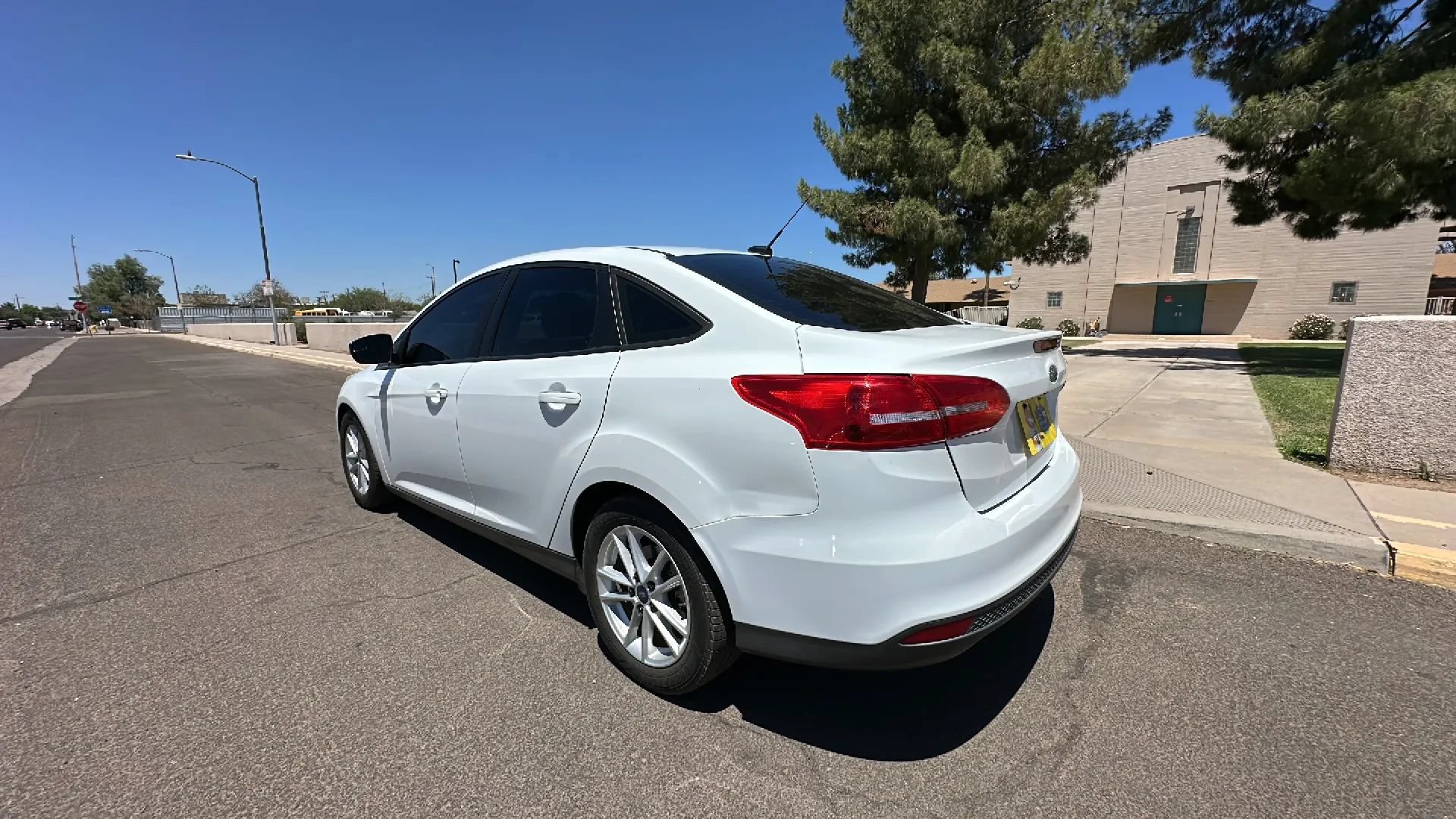 Used 2017 Ford Focus SE FWD image 2