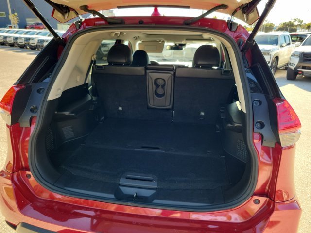 Used 2017 Nissan Rogue SL w/ SL Premium Package image 14