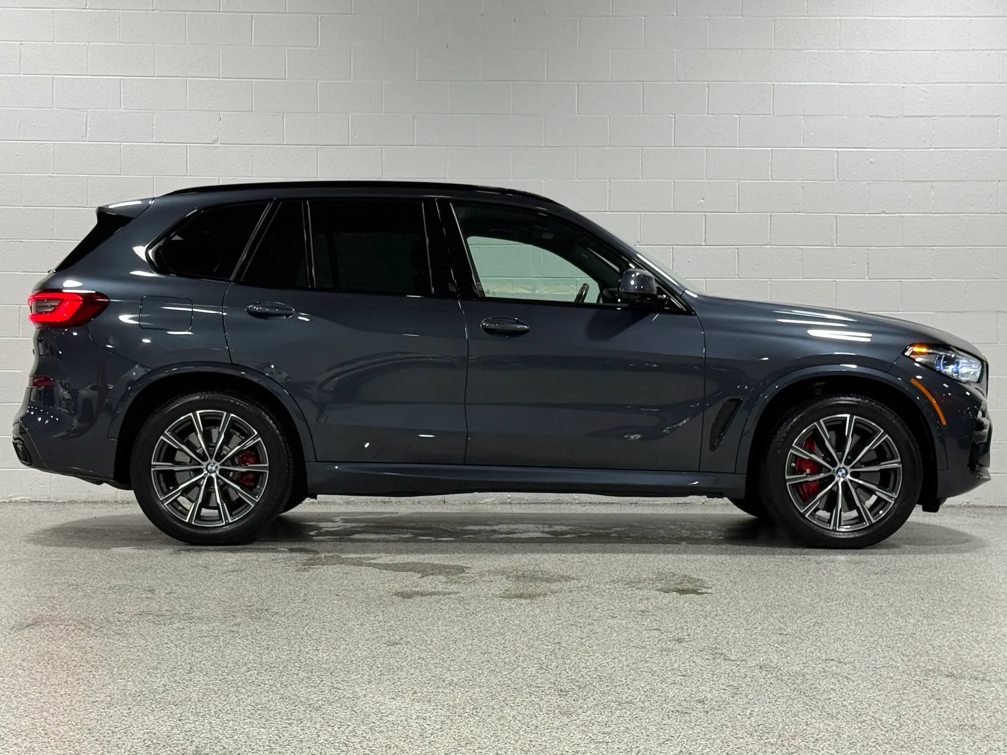 Used 2021 BMW X5 M50i w/ Executive Package AWD/4WD image 5