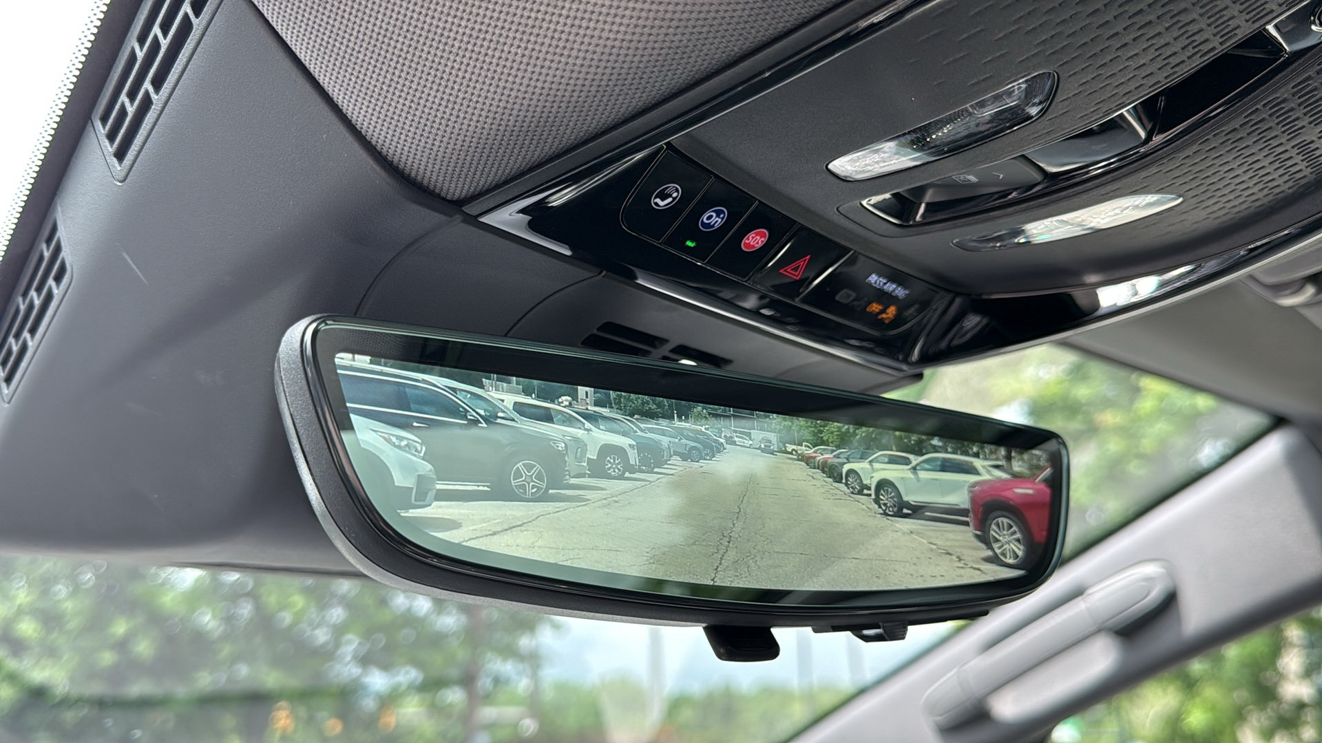Used 2025 Cadillac Optiq Luxury 2 w/ LPO, Floor Liner Package AWD/4WD image 24