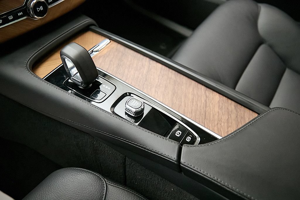 Certified 2024 Volvo XC90 B6 Plus w/ Protection Package Premier AWD/4WD image 18
