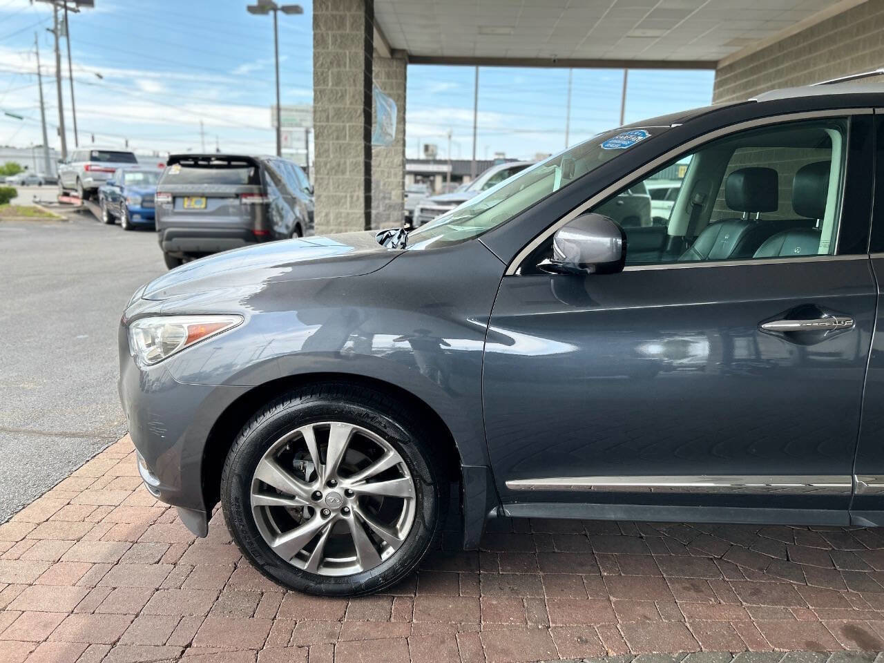 Used 2013 INFINITI JX35 AWD w/ Premium Pkg image 5