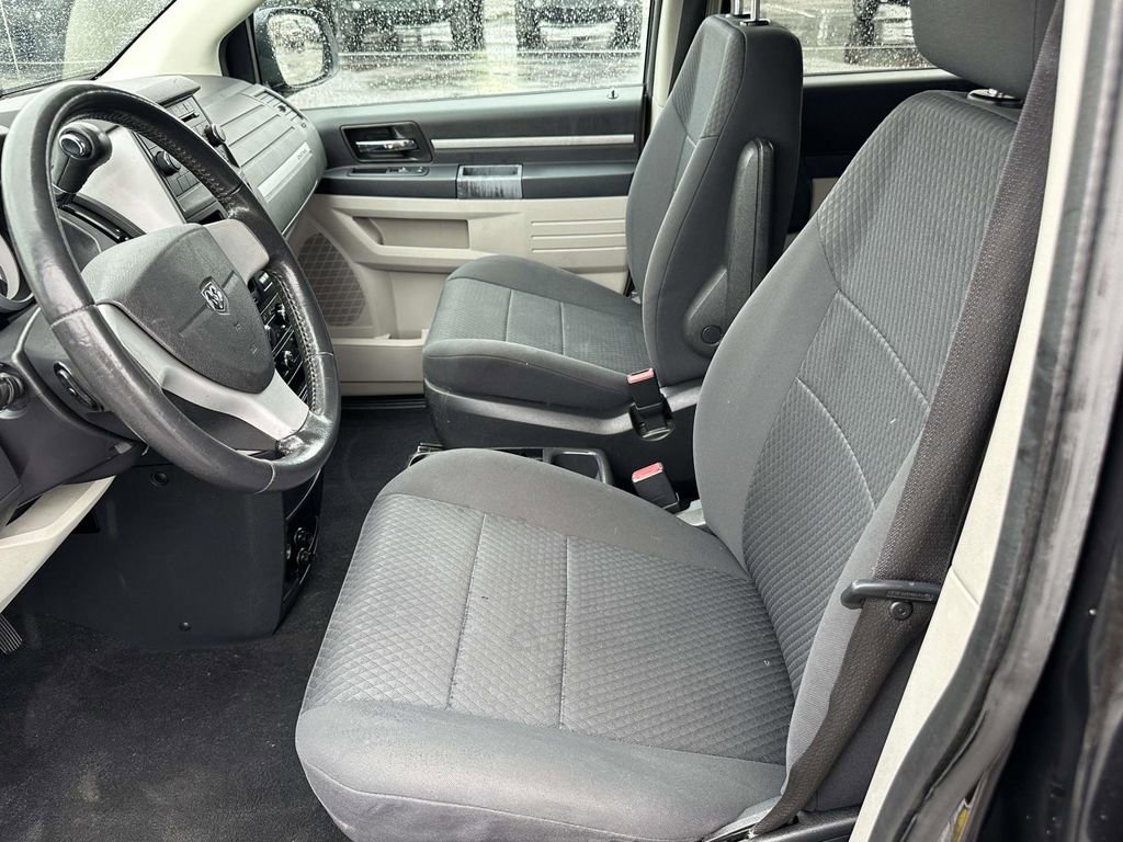 Used 2010 Dodge Grand Caravan Hero image 19