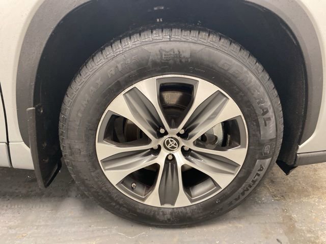Used 2022 Toyota Highlander XLE image 30