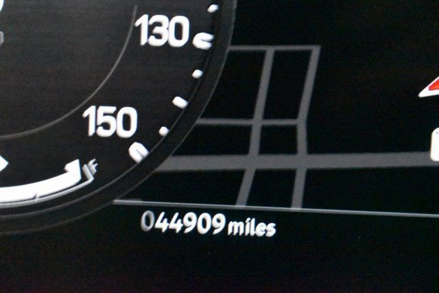 Used 2024 Land Rover Defender 90 X-Dynamic SE image 22