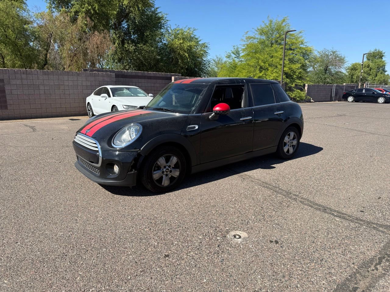 Used 2015 MINI Cooper 4-Door Hardtop FWD image 1