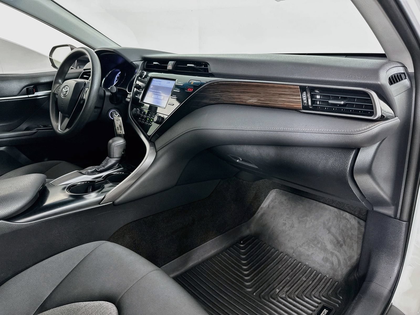 Used 2019 Toyota Camry LE FWD image 27