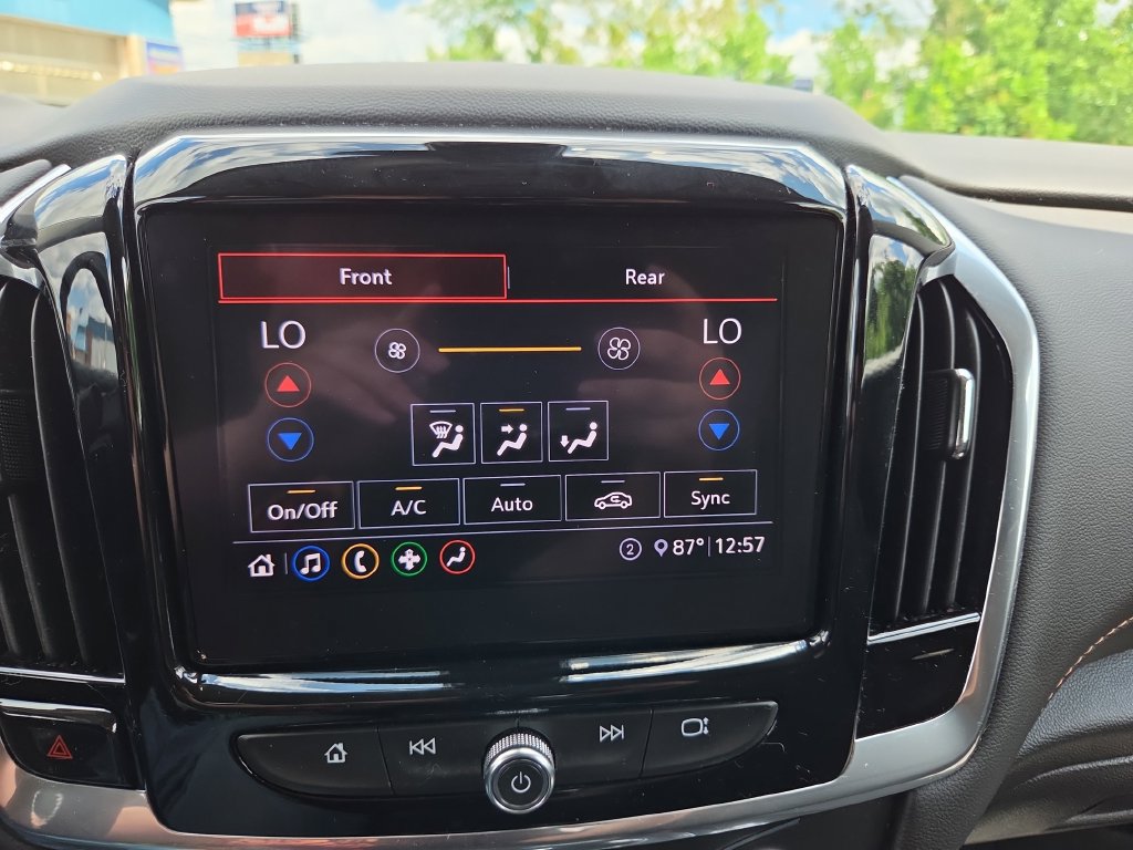 Used 2020 Chevrolet Traverse LT w/ Driver Confidence II Package AWD/4WD image 39