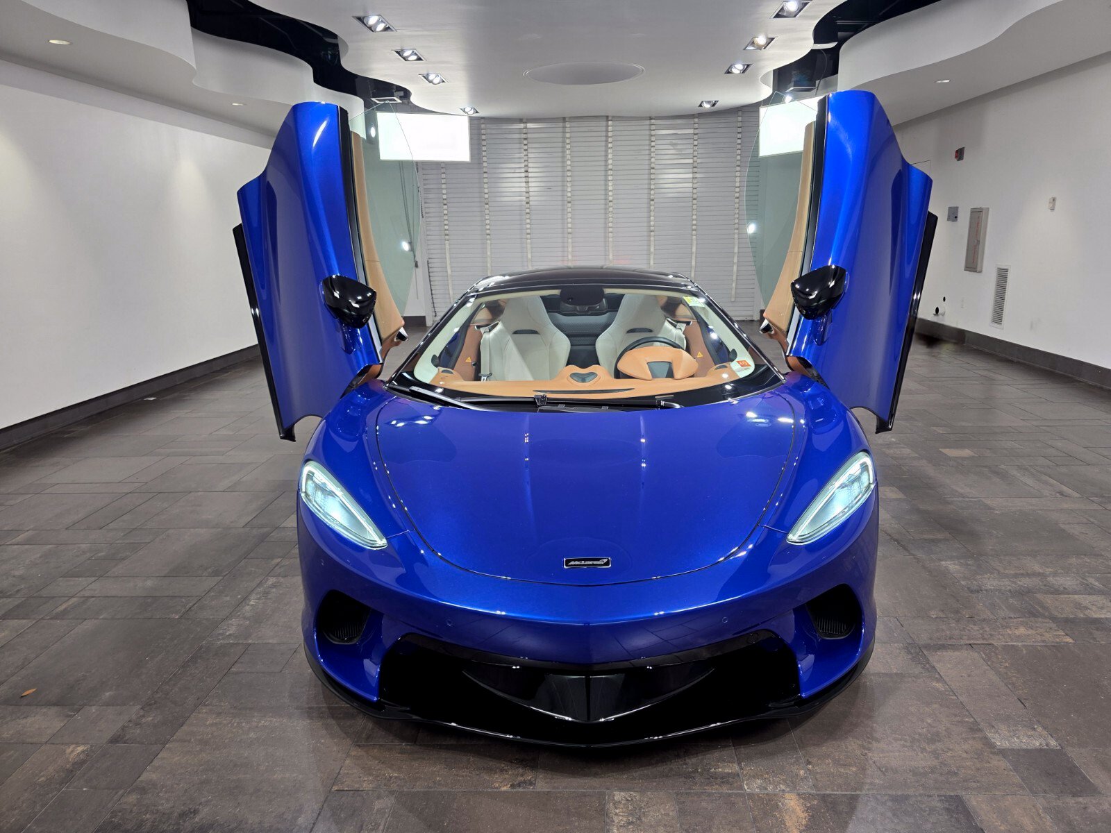 Used 2023 McLaren GT RWD image 20